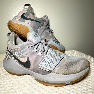 Nike / Mens Paul George basketball shoes